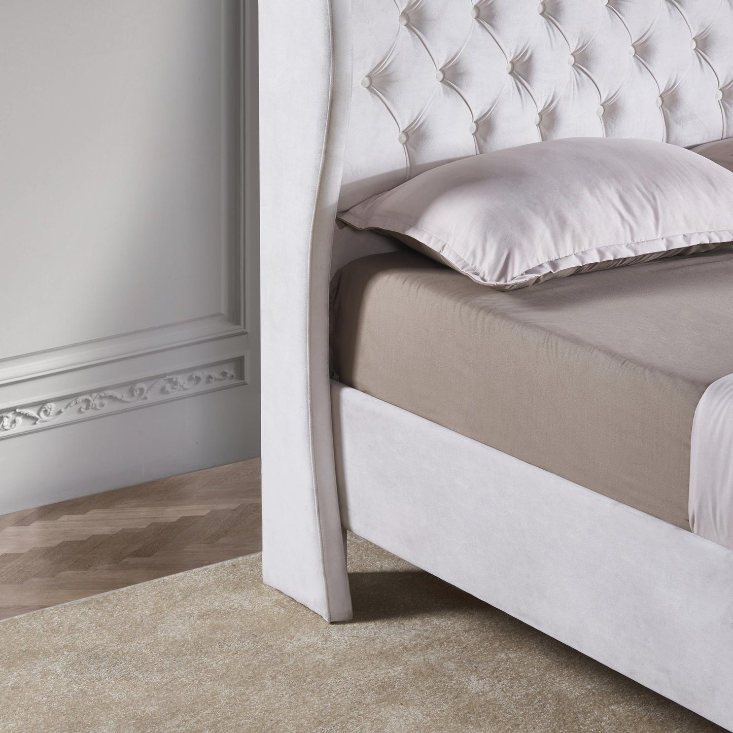 Queen Size Chesterfield Tufted Bed