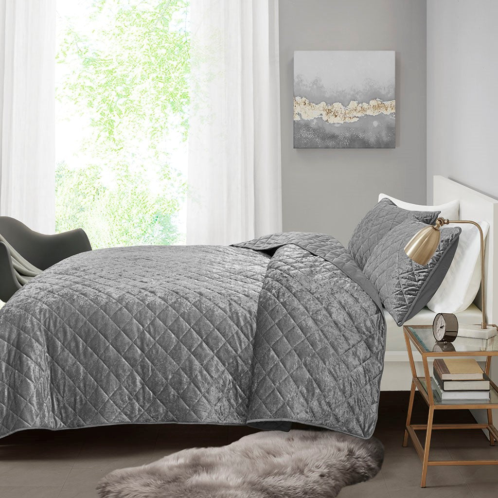 Felicia Velvet Quilt Set
